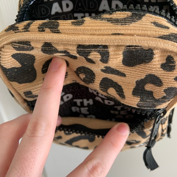 ‼️SOLD‼️ Thread crossbody bag - Picture 3 of 5